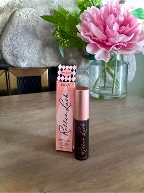 NWT Benefit Roller Lash Mascara black